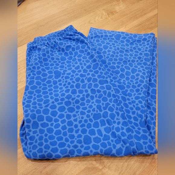 HUE Polarbear PJ top and bottoms - M - Picture 2 of 4